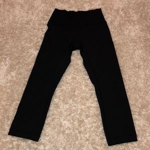 Black lulu lemon cropped leggings